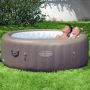 Bestway Lay-Z-Spa Palm Springs buiten met 2 mensen