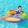 Bestway zwemband regenboog 119 cm met persoon op water