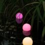 Finnlumor drijvende solar led lampjes RGB in water roze en geel