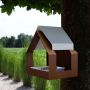 Heeej The Barn wand vogelvoederhuisj bruin & wit productfoto sfeerbeeld