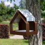 Heeej The Barn wand vogelvoederhuisj bruin & wit productfoto sfeerbeeld