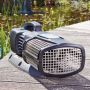 Oase AquaMax Eco Expert 44000 vijverpomp voorbeeld aan de vijver voorkant