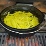 Valhal Dutch Oven gietijzer in gebruik voor koken