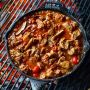 Valhal gietijzeren skillet met steel 25 cm in gebruik barbecue
