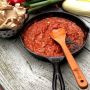 Valhal gietijzeren skillet met steel 25 cm in gebruik voor sauzen