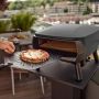 Witt Piccolo gas pizza oven Ø 33 cm Mat Zwart in gebruik