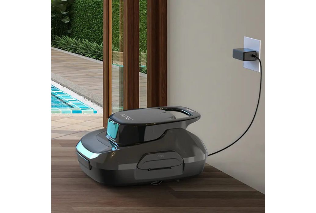 Aiper Scuba SE draadloze zwembadrobot opladen