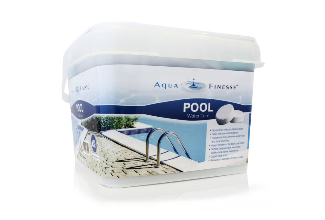 AquaFinesse Pool water care tabletten emmer schuin