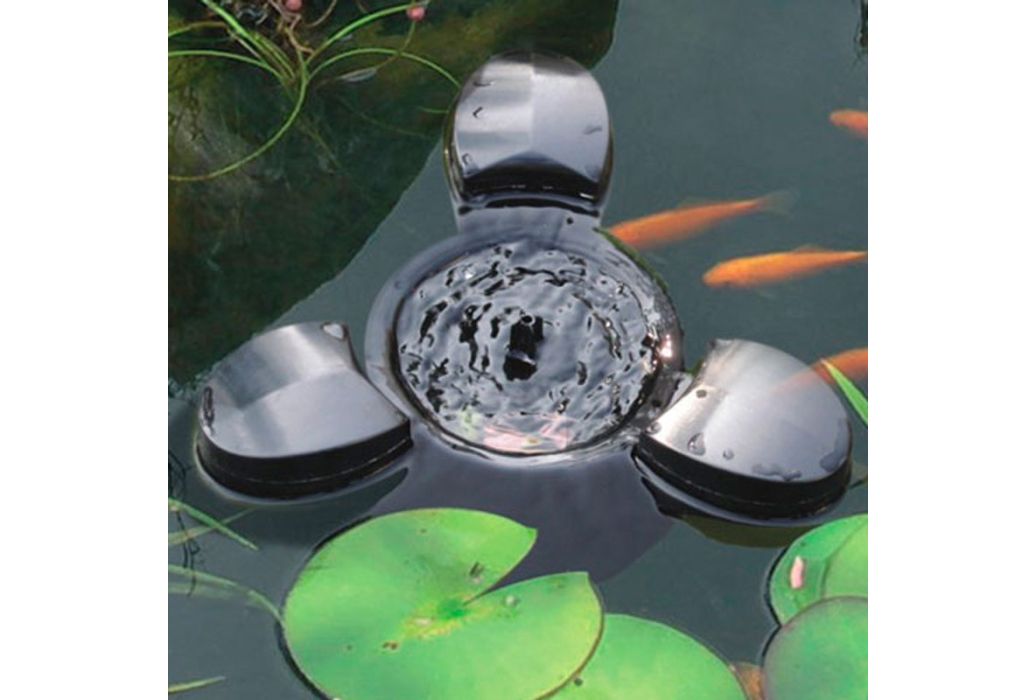 AquaForte drijvende skimmer met pomp in het water