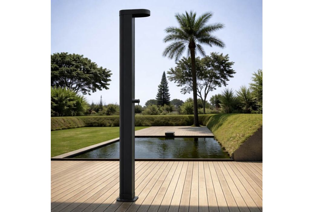 AstralPool Angel solar buitendouche sfeerbeeld