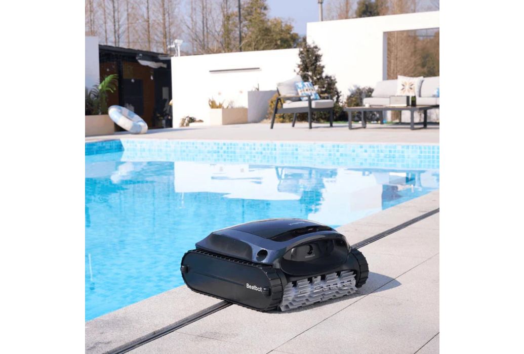 Beatbot AquaSense 2 draadloze zwembadrobot sfeerbeeld