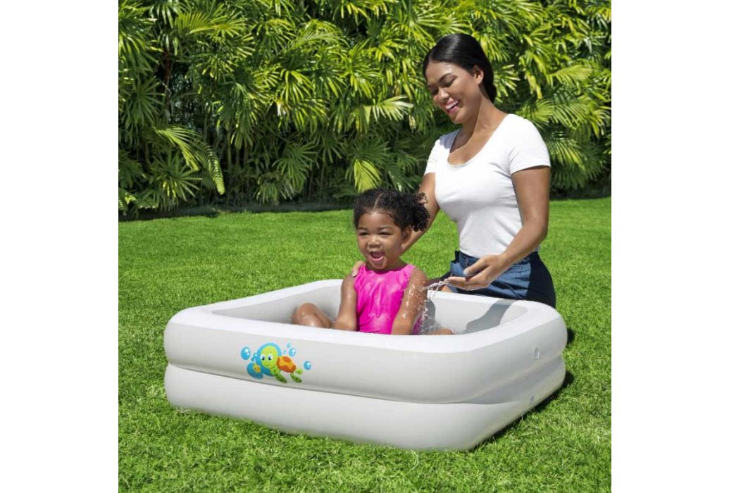 Bestway babybad scrub-a-dub buiten met mensen