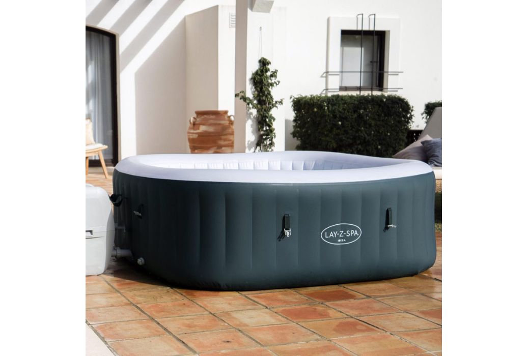 Bestway Lay-Z-Spa Ibiza buiten