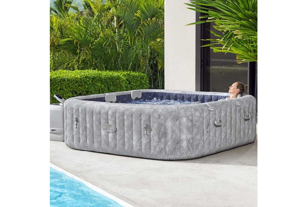 Bestway Lay-Z-Spa San Fransisco Hydrojet Pro buiten met mensen