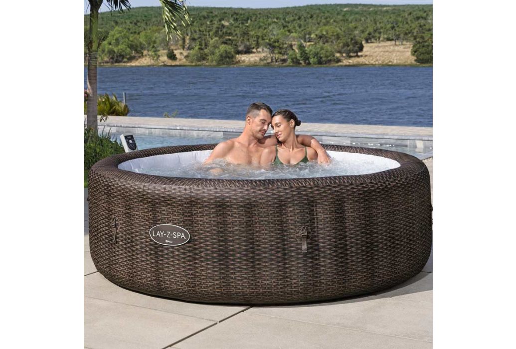 Bestway Lay-Z-spa St. Moritz in gebruik