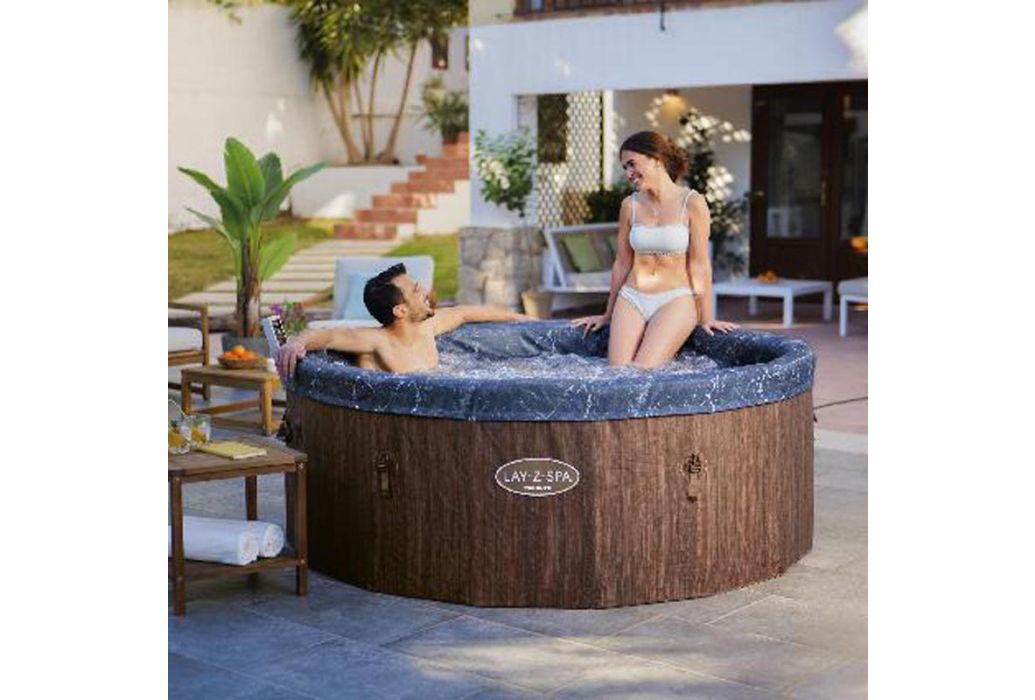 Bestway Lay-Z-spa Toronto opblaasbare spa buiten