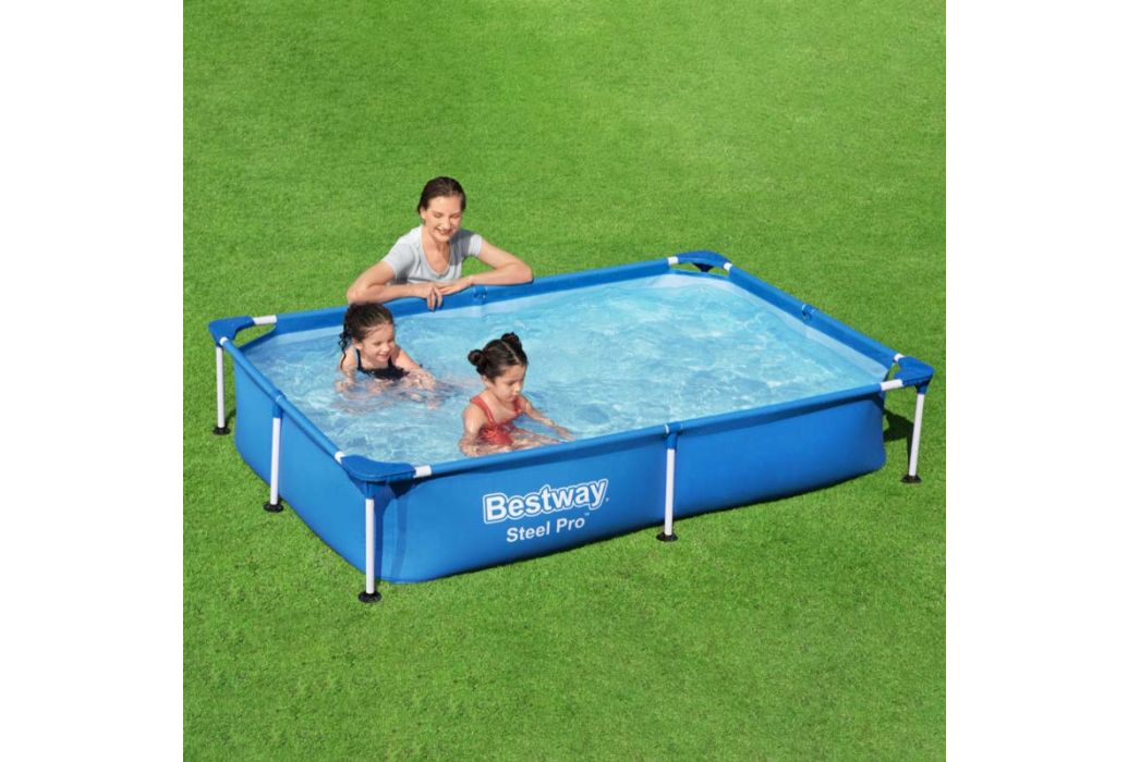 Bestway Steel Pro zwembad 221 x 150 x 43 cm in gebruik