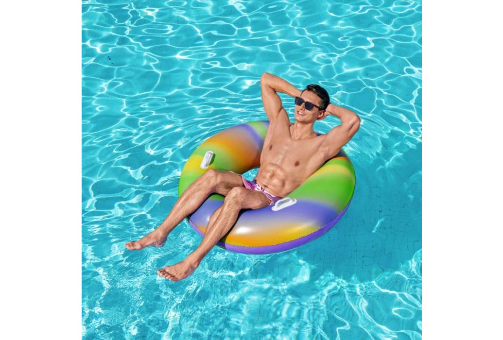 Bestway zwemband regenboog 119 cm met persoon op water 4