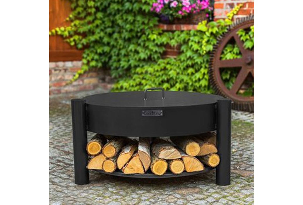 Cookking vuurschaal Montana voorbeeld in de tuin met deksel
