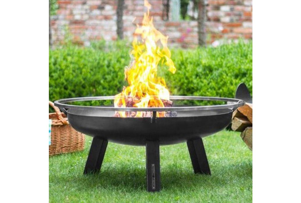 Cookking vuurschaal Porto in gebruik in de tuin