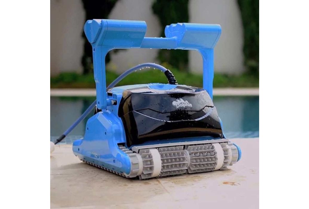 Dolphin F60 zwembadrobot met gecombineerde borstels en reinigt de bodem, wanden en waterlijn.
