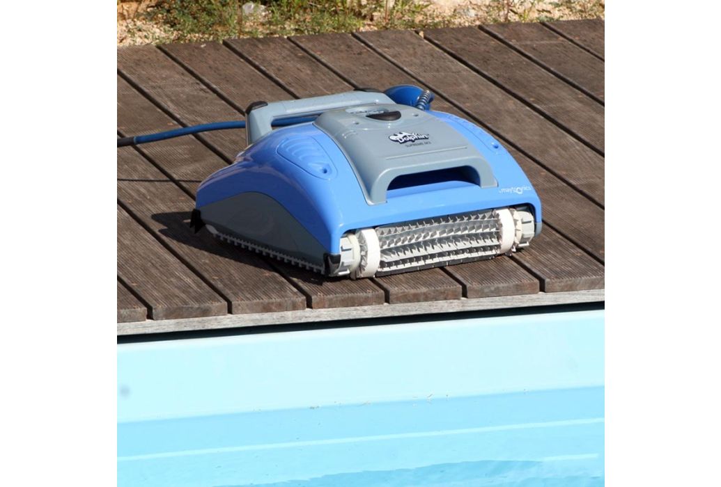 Dolphin Supreme M200 bij zwembad