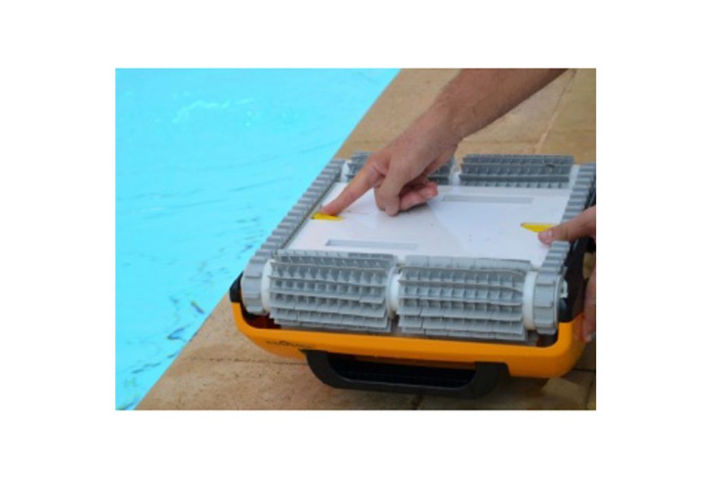 Dolphin W20 zwembadreiniger onderkant