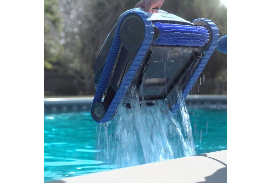 Dolphin zwembadrobot S100 uit het water