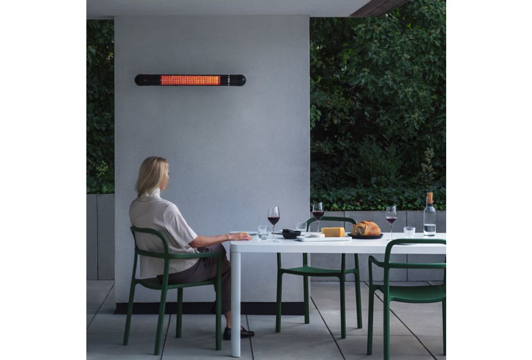 Eva Solo terrasverwarmer met wandbevestiging zwart sfeer