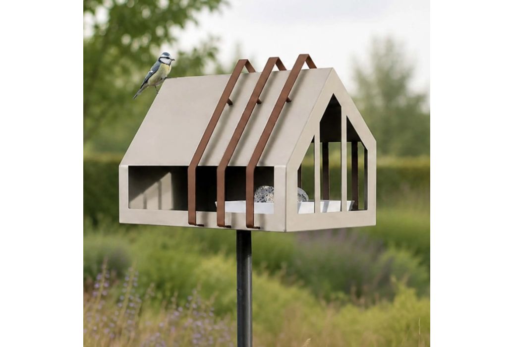 Heeej Open Framed Feeder vogelvoederhuisje op paal parelmoer beige voorbeeld in natuur