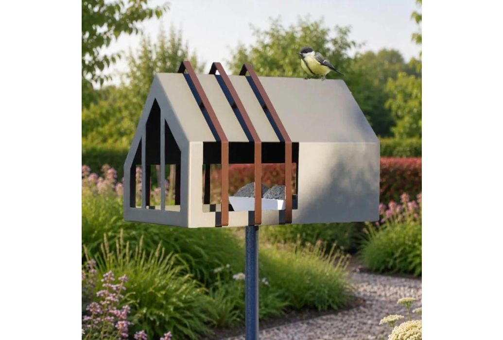 Heeej Open Framed Feeder vogelvoederhuisje op paal parelmoer beige zijkant met voer en koolmees