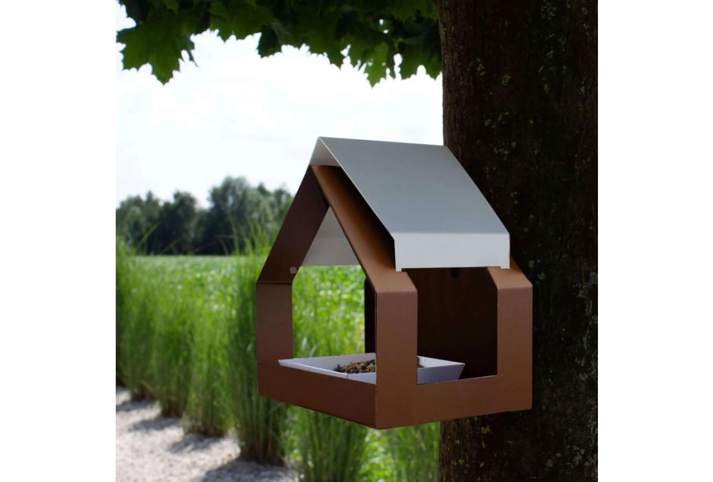 Heeej The Barn wand vogelvoederhuisj bruin & wit productfoto sfeerbeeld