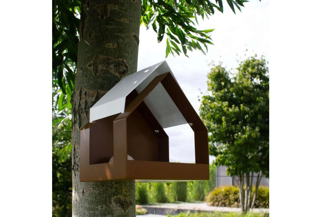 Heeej The Barn wand vogelvoederhuisj bruin & wit productfoto sfeerbeeld