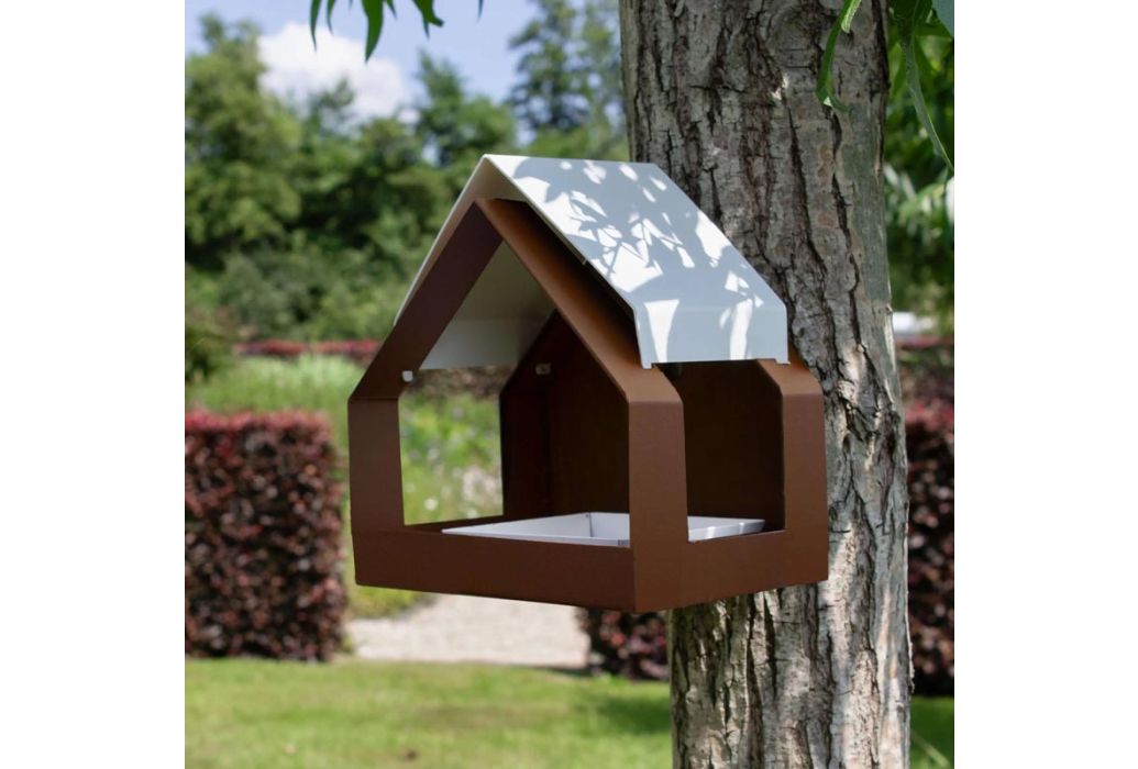 Heeej The Barn wand vogelvoederhuisj bruin & wit productfoto sfeerbeeld
