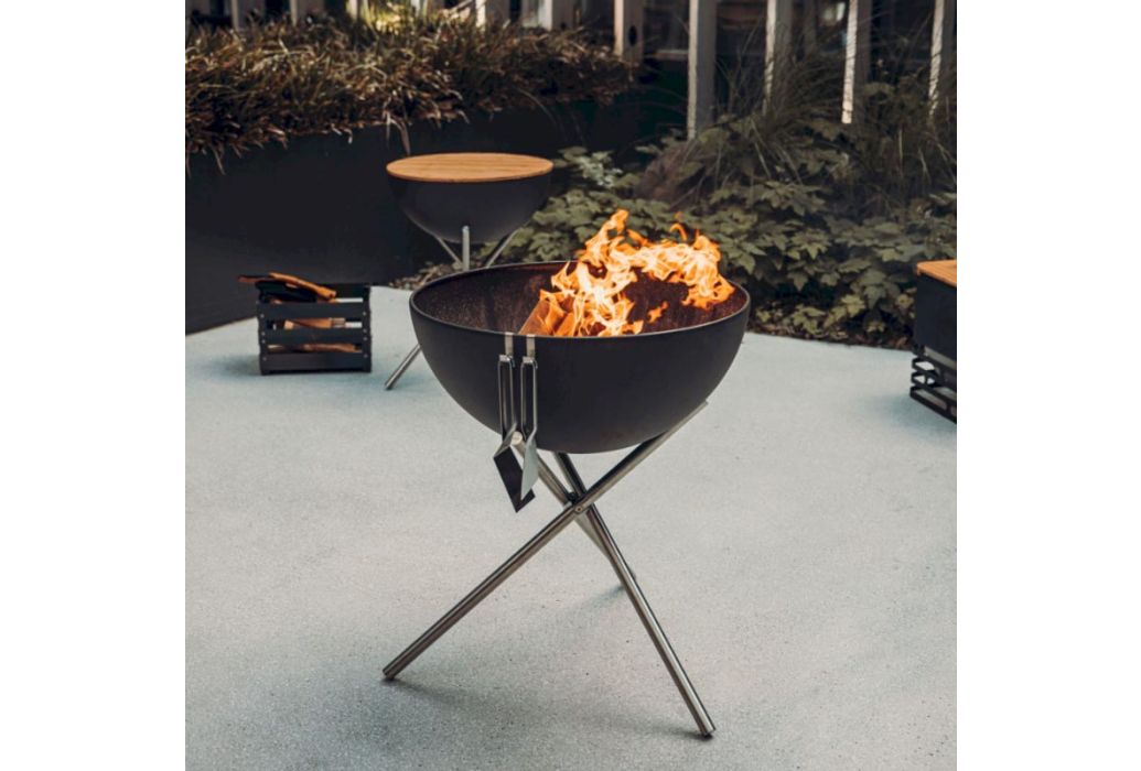 Höfats bowl vuurschaal & BBQ met hoog standaard 70 cm binnen vuur