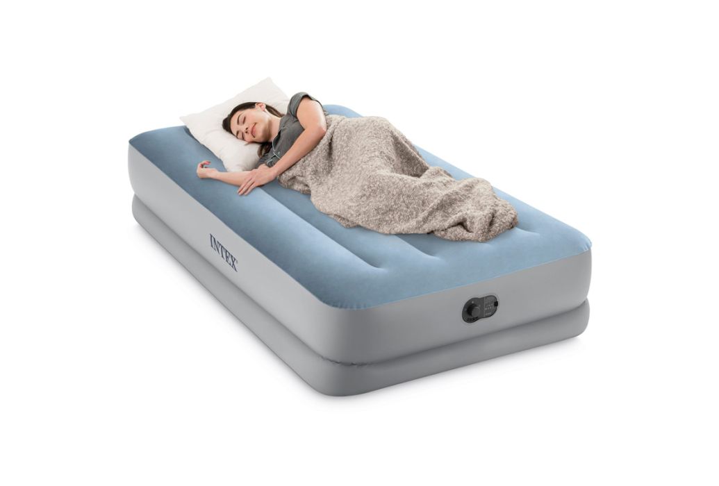 Intex Dura Beam met Quickfill pomp 1 persoons in situatie