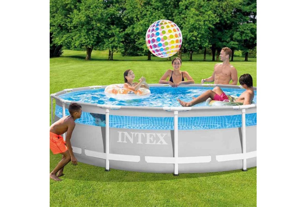 Intex Prism Frame Clearview zwembad 427 x 107 cm sfeerbeeld met kinderen die kijken door het kijkvenster.