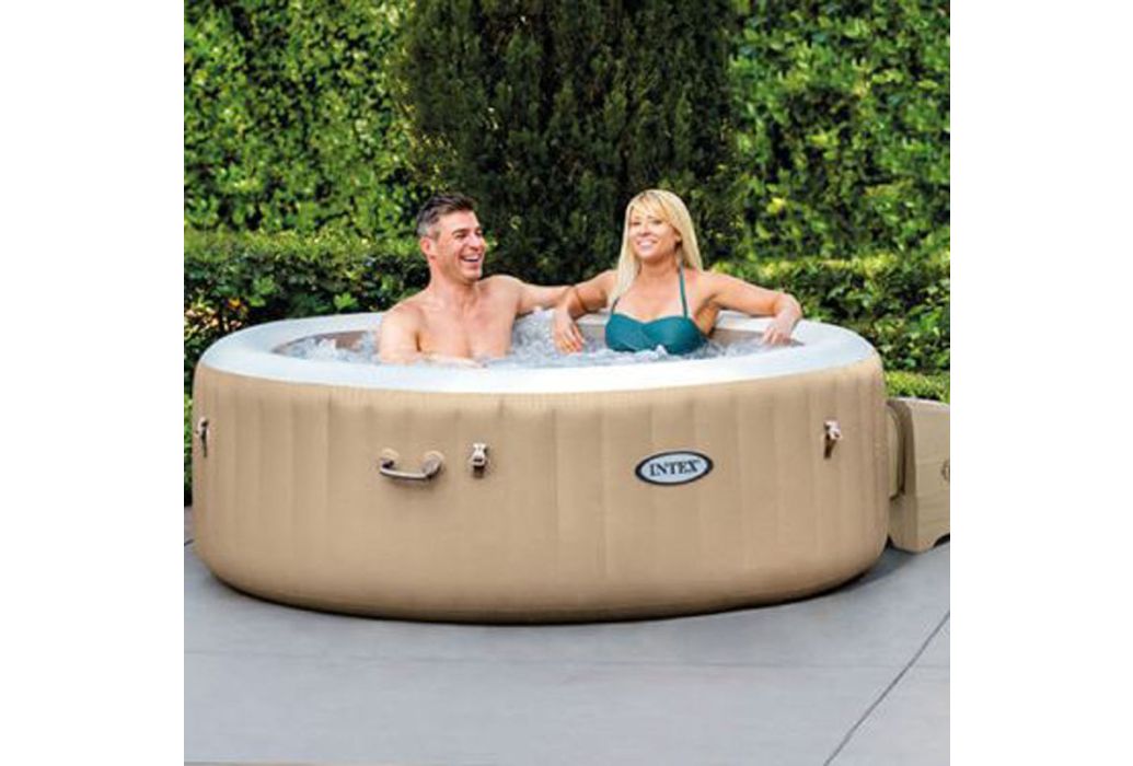 Intex PureSpa Bubbel opblaasbare jacuzzi in gebruik buiten