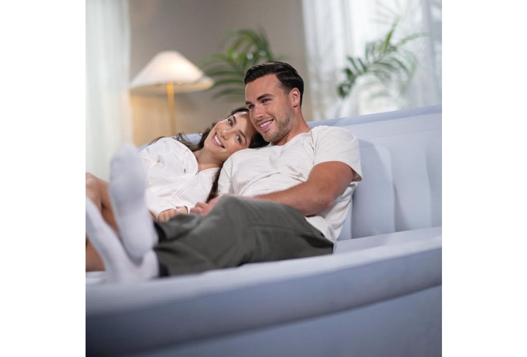 Intex Queen Plush met ingebouwde pomp 2 persoons sfeerbeeld