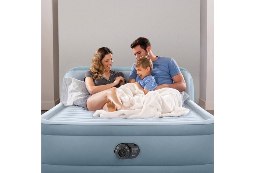 Intex Queen Plush met ingebouwde pomp 2 persoons sfeerbeeld