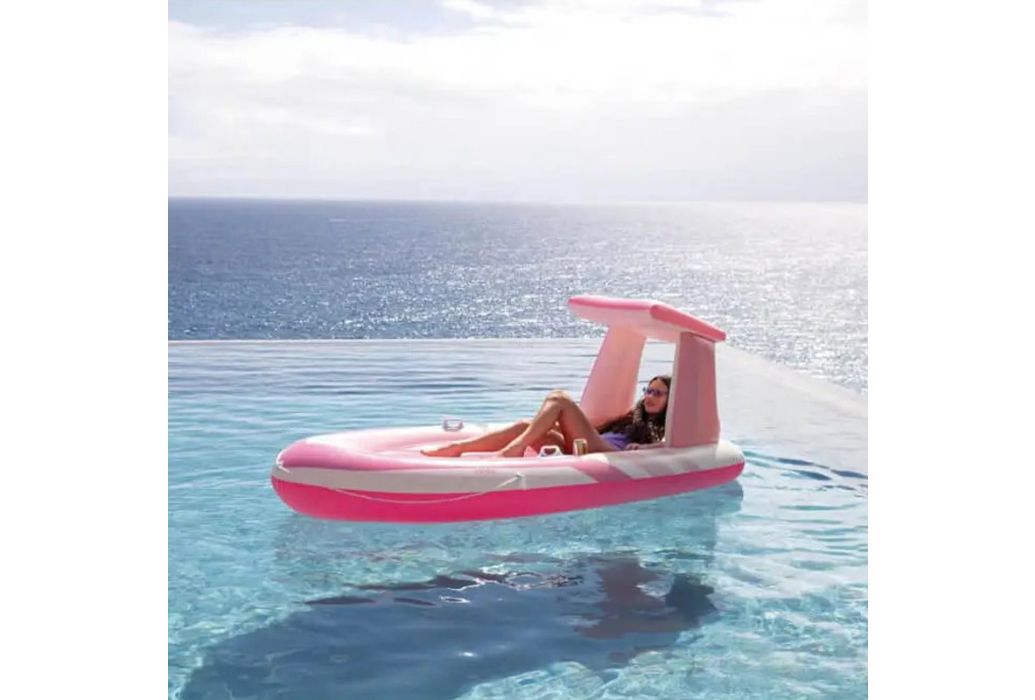 Intex roze opblaasbare boot op water