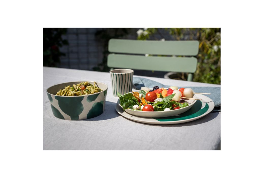 Koziol Bio Monstera campingservies set 16 stuks in gebruik
