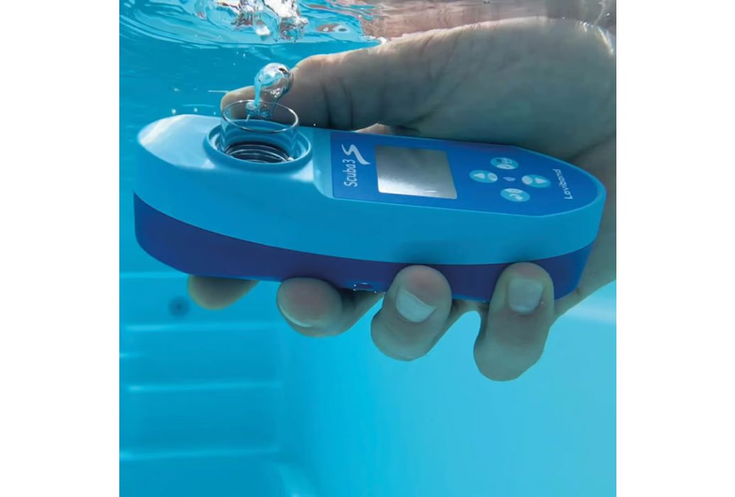 Lovibond Scuba 3S elektronische watertester in water