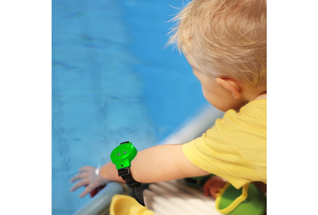 Moby-Kid zwembad alarm armband groen sfeerfoto