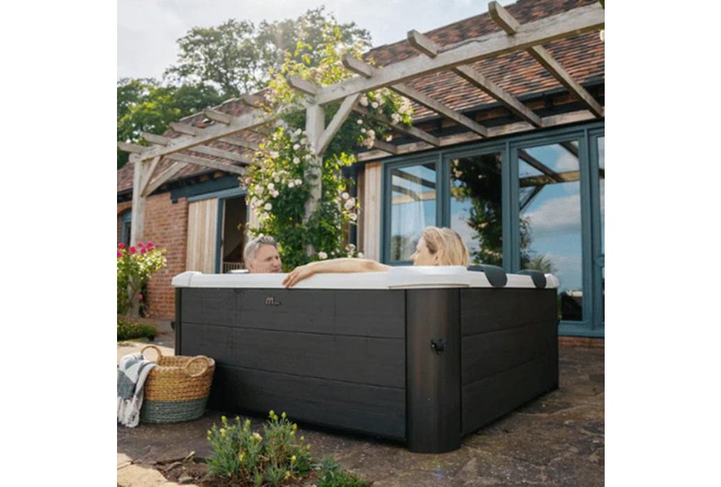 MSpa Oslo Plus frame spa 6 personen buiten