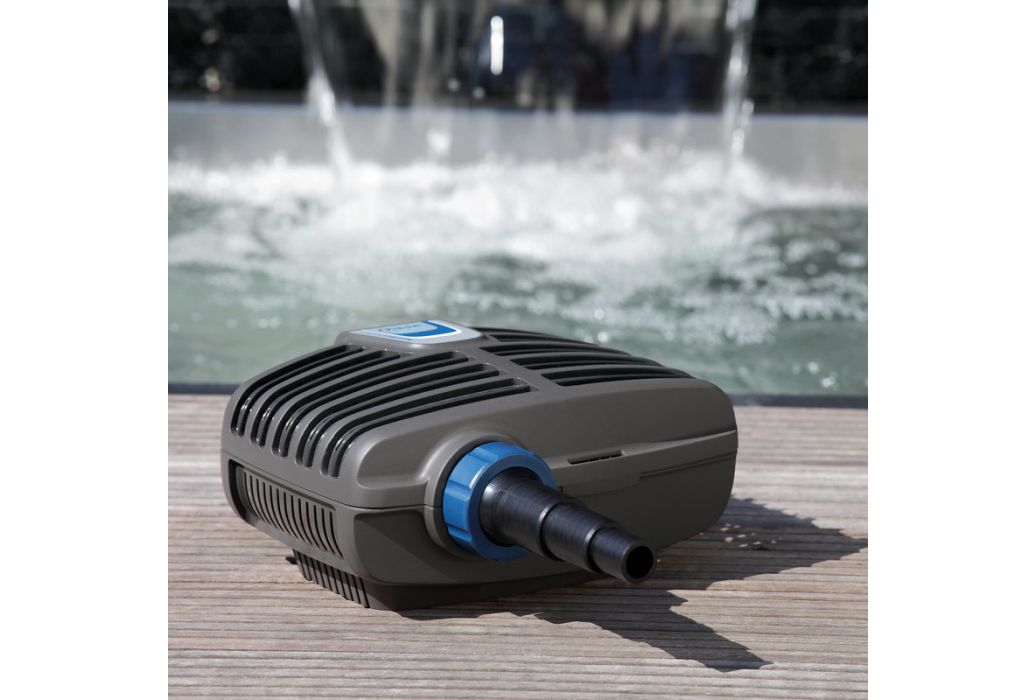 Oase AquaMax Eco Classic 8500 vijverpomp voorbeeld aan water