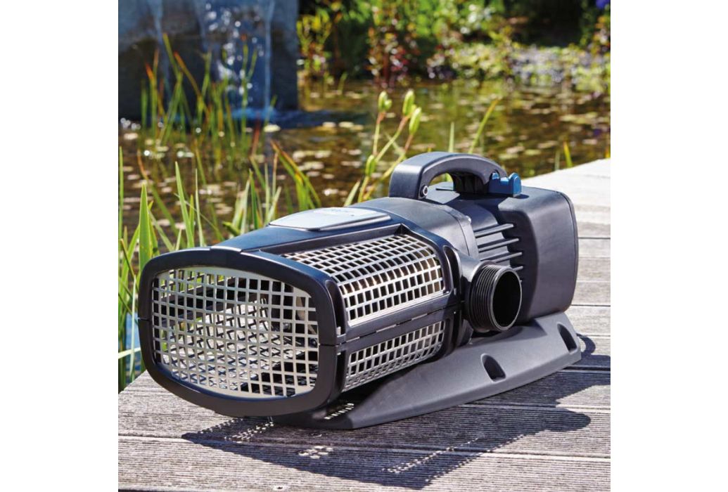Oase AquaMax Eco Expert 44000 vijverpomp voorbeeld aan de vijver