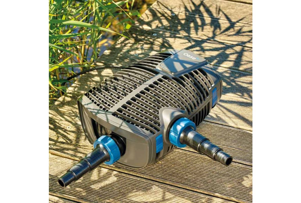 Oase AquaMax Eco Premium 7000 vijverpomp bij de vijver