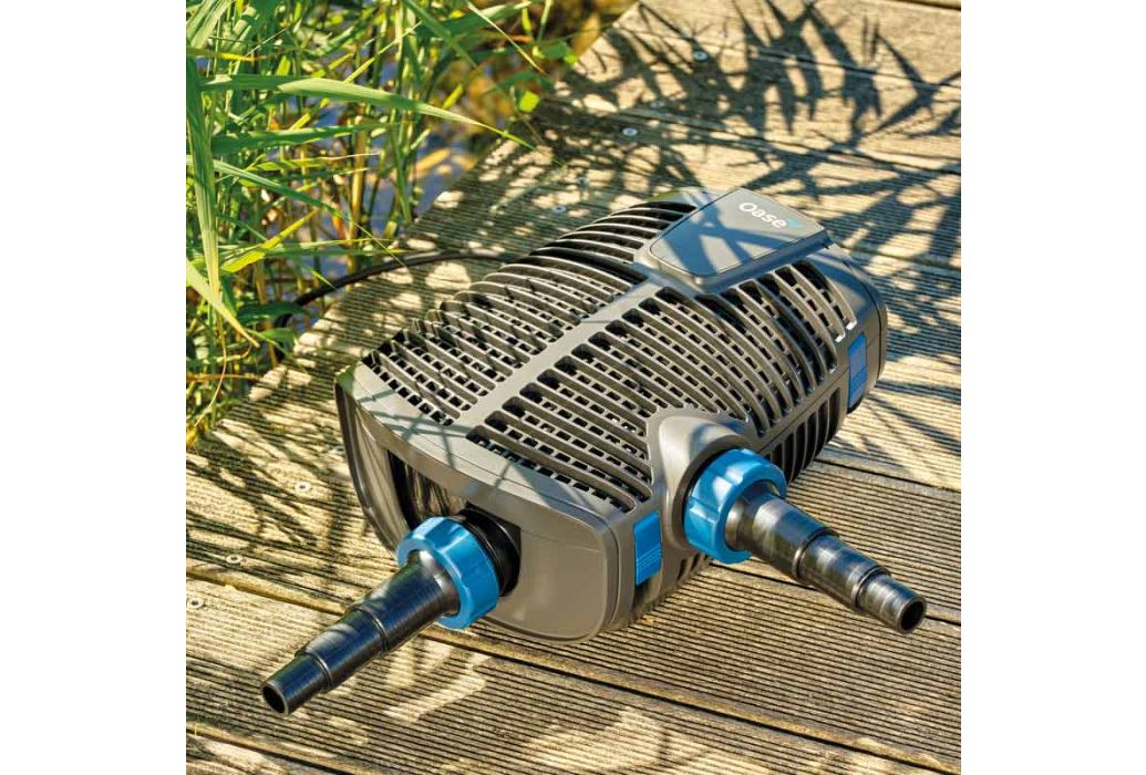 Oase AquaMax Eco Premium 9000 vijverpomp bij de vijver
