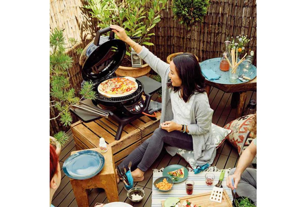 Outdoor chef elektrische barbecue Minichef P-420 E in gebruik